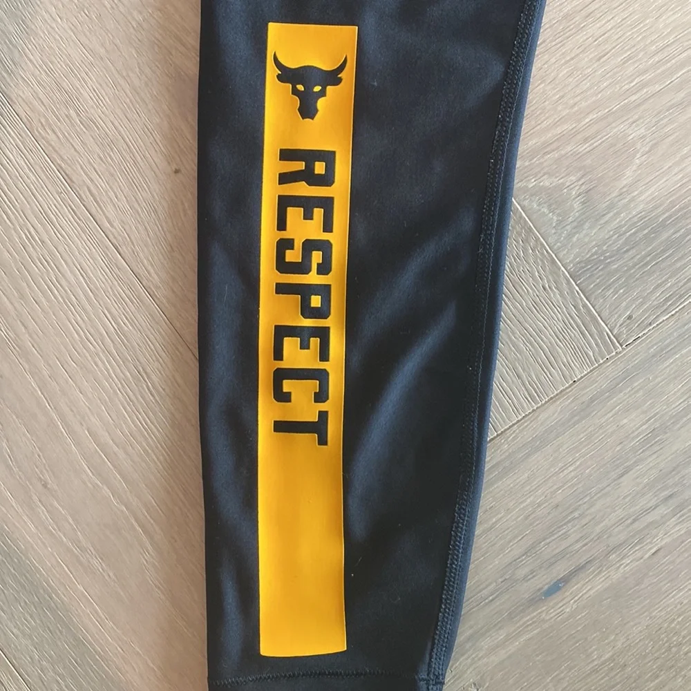Under Armour Size S “The Rock” Respect Leggings - Picture 3 of 4